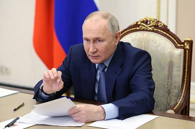 Путин Велит Стабилизировать Цены на Авиабилеты